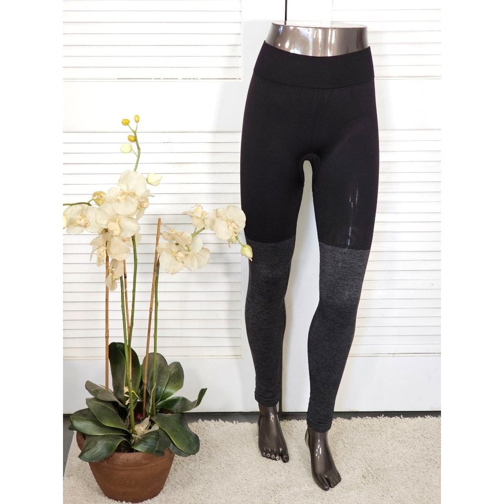 Gymshark Women's Duo Tone Black and Grey Seamless Leggings Size Small 1747